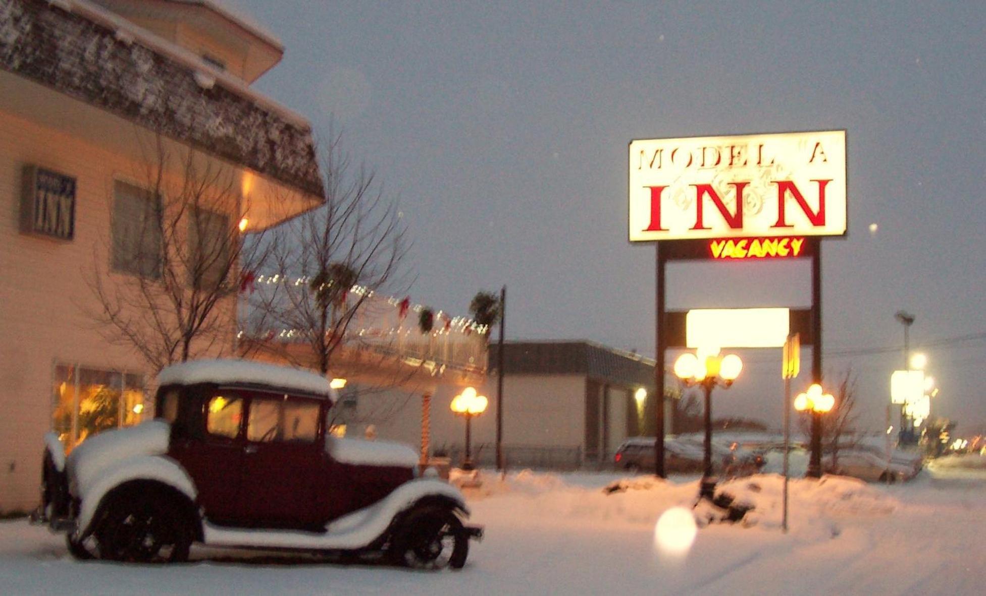 Model A Inn Cranbrook Bagian luar foto