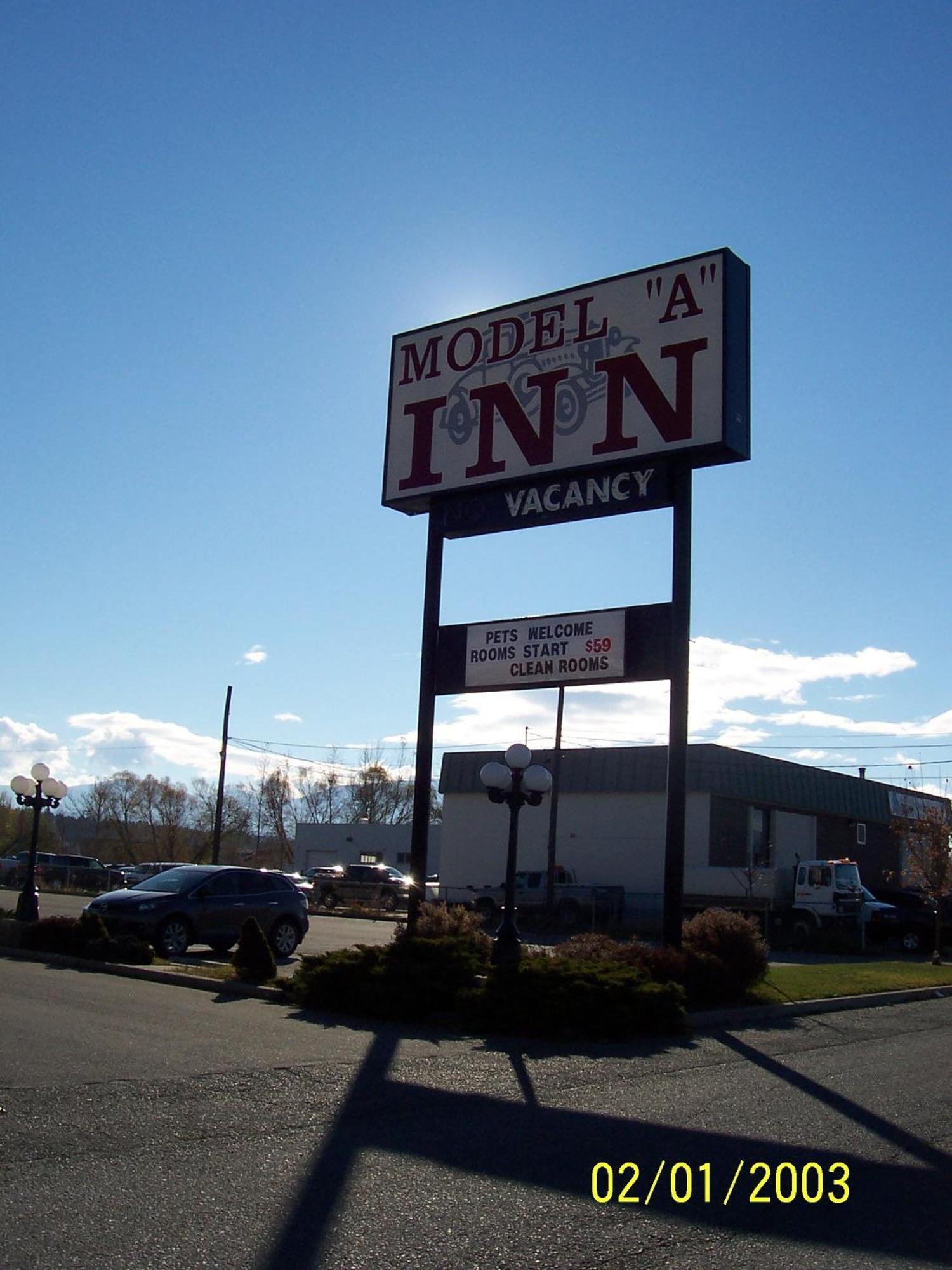 Model A Inn Cranbrook Bagian luar foto