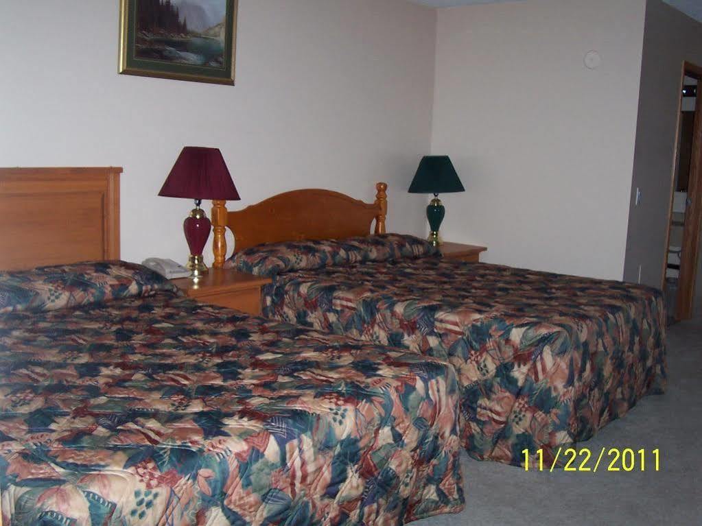 Model A Inn Cranbrook Bagian luar foto