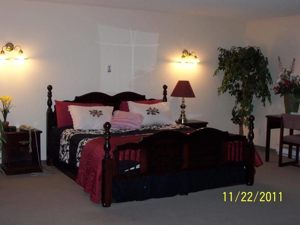 Model A Inn Cranbrook Bagian luar foto